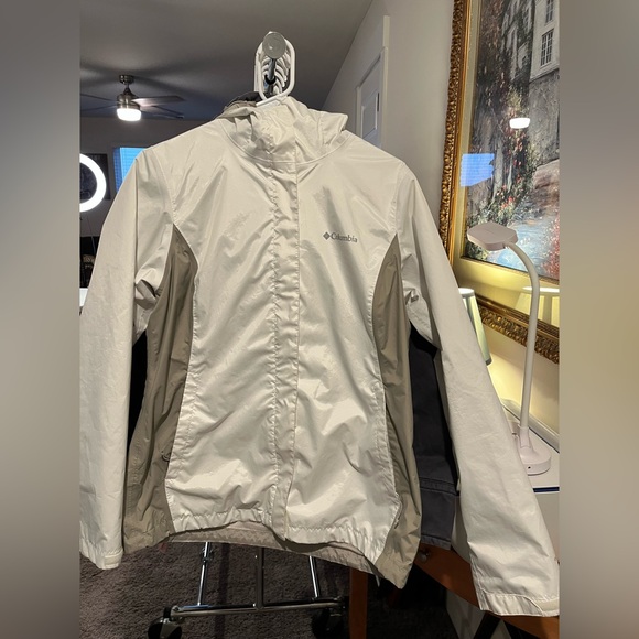 Columbia Women's Beige and Cream Rain Jacket - Picture 1 of 8